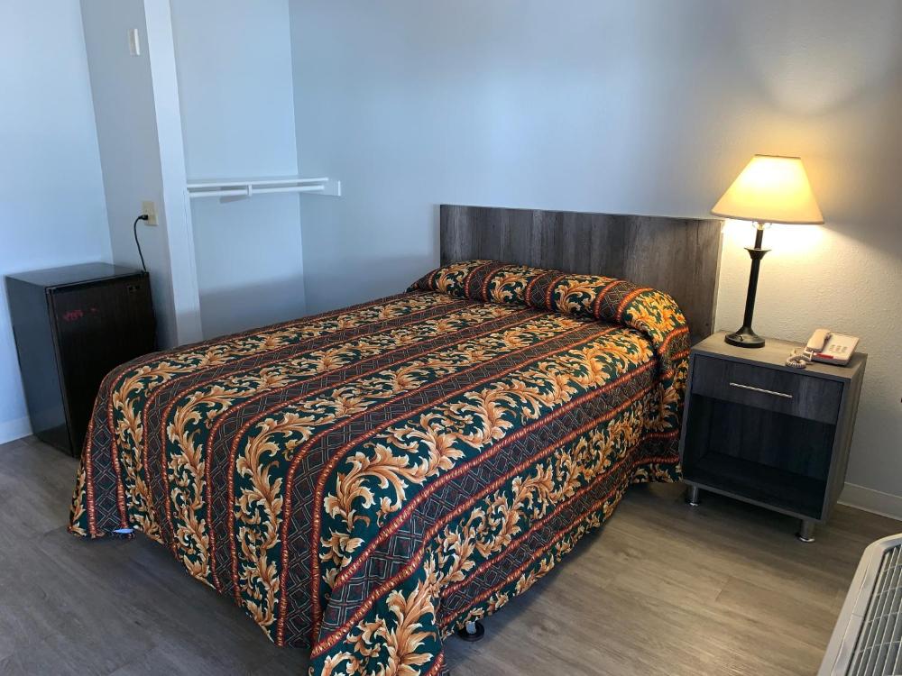 Queen Room Smoking interior